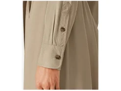 Vestido camisero de mujer, con aberturas laterales.
