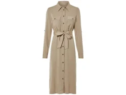 Vestido camisero de mujer, con aberturas laterales.