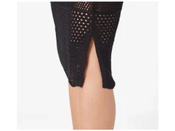 Vestido de ganchillo para mujer, de corte ceñido.