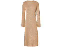 Vestido de mujer, abertura trasera.