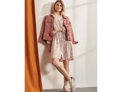 Vestido de mujer con volantes