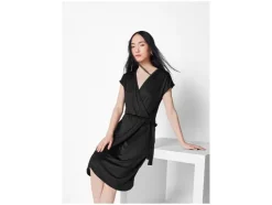 Vestido de mujer, efecto cruzado.