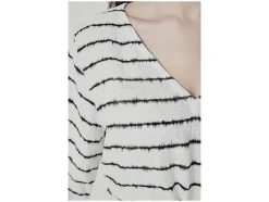 Vestido de mujer, en largo midi moderno.
