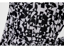 Vestido de mujer, en longitud midi moderna.