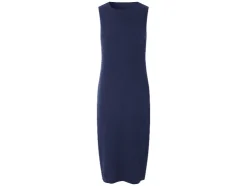 Vestido de mujer en tejido arrugado de moda.