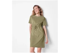 Vestido de mujer, hombros caídos.