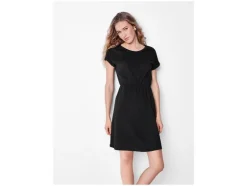 Vestido de mujer, hombros caídos.