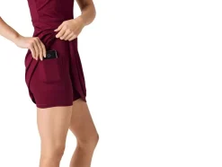 Vestido deportivo de mujer para tenis/pádel con short integrado.