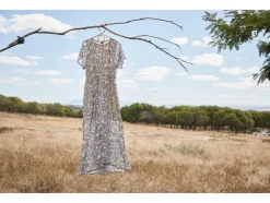Vestido largo de mujer, con clásico estampado de cachemir.