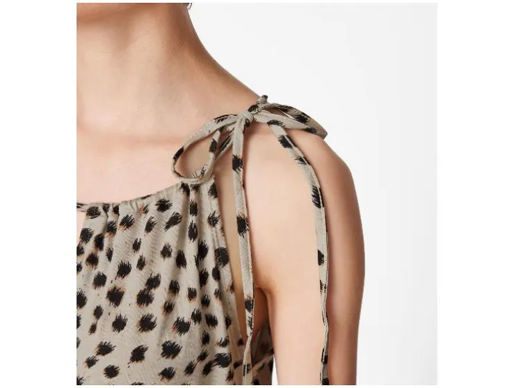 Vestido largo de mujer, con tirante halter para atar.