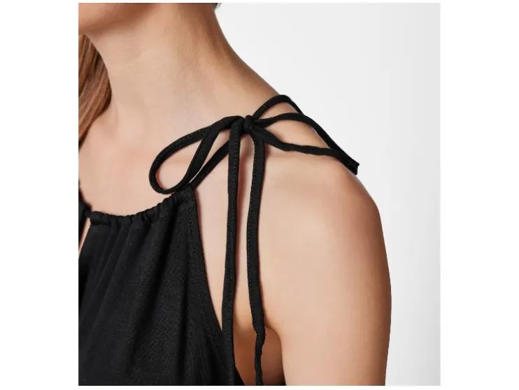 Vestido largo de mujer, con tirante halter para atar.