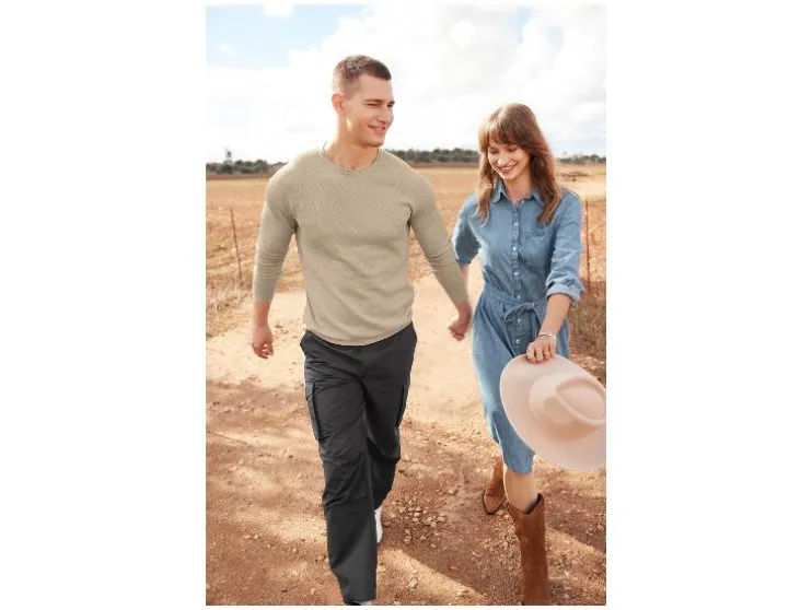 Vestido vaquero de mujer de estilo camisa en tendencia