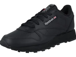 Zapatilla clásica de piel.