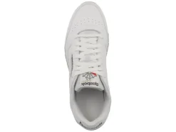 Zapatilla clásica de piel.