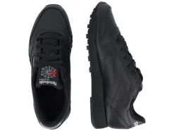 Zapatilla clásica de piel.