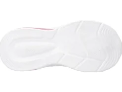 Zapatos infantiles con luz, con efecto luminoso.