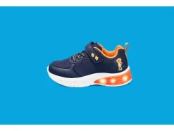 Zapatos infantiles con luz, con efecto luminoso.